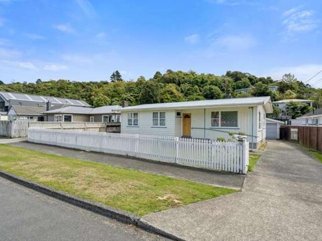 House for sale in Days Bay, Wellington