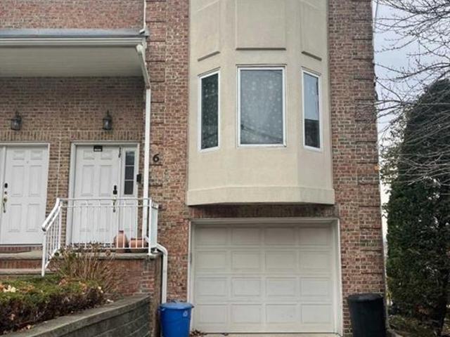 Condo for sale in Ridgefield, New Jersey