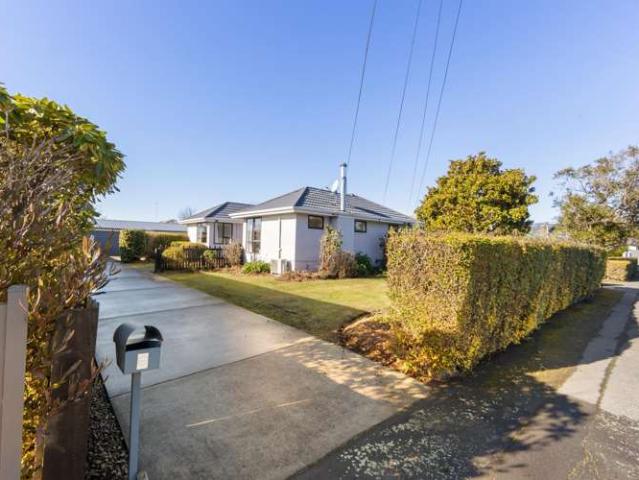 House for sale in Chaslands, Canterbury