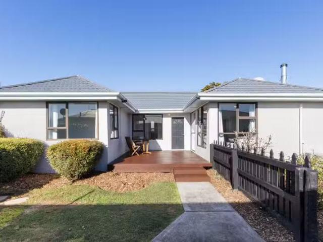 House for sale in Chaslands, Canterbury