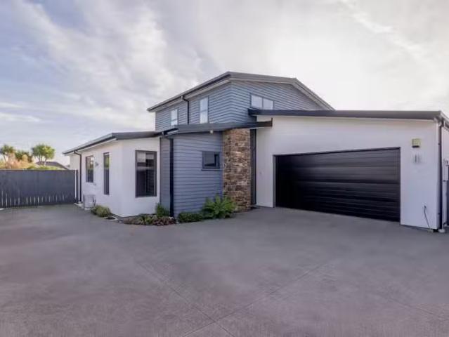 House for sale in Chaslands, Canterbury