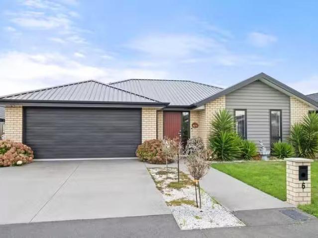 House for sale in Chaslands, Canterbury