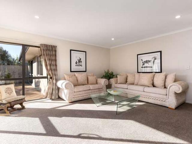 House for sale in Chaslands, Canterbury