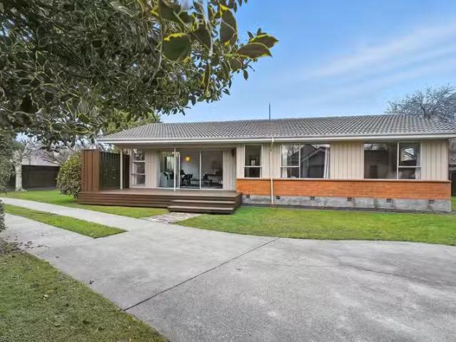 House for sale in Chaslands, Canterbury