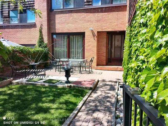 Townhouse for sale in Woburn, Ontario