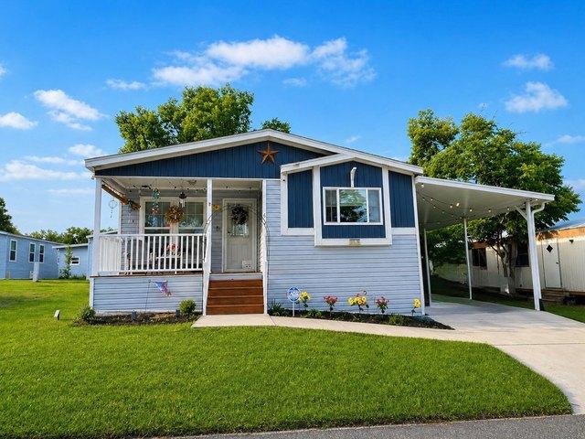 House for sale in Sorrento, Florida