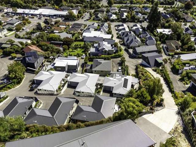 Apartment for sale in Chaslands, Canterbury