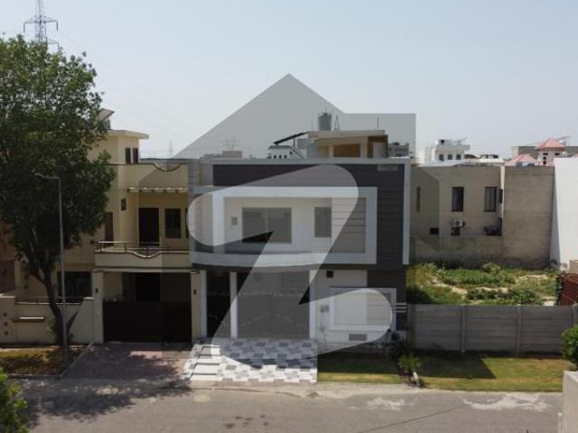 House for sale in Faisalabad, Islamabad Capital Territory