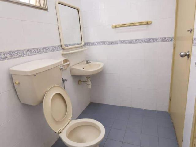 Room for rent in Petaling, Alam Impian