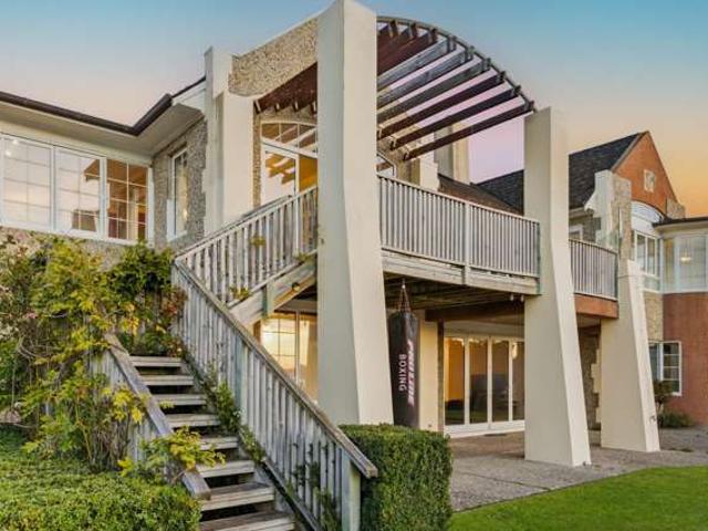 House for sale in Otakou