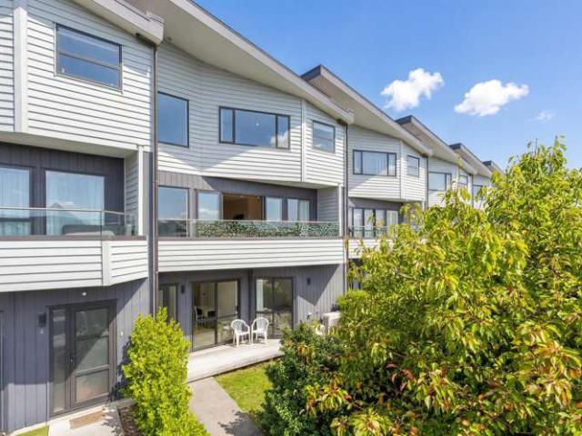 Townhouse for sale in Whangaparaoa, Oroua County