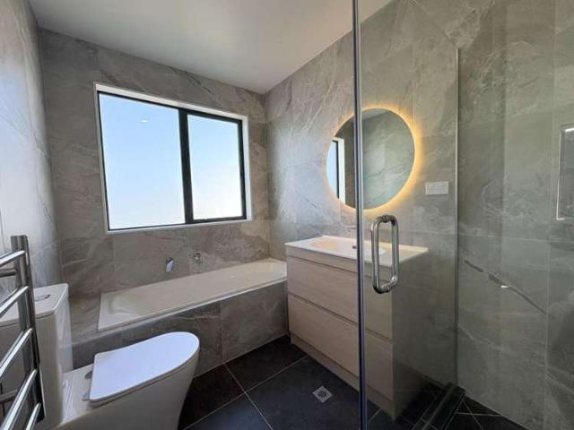 Townhouse for rent in Whangaparaoa, Oroua County