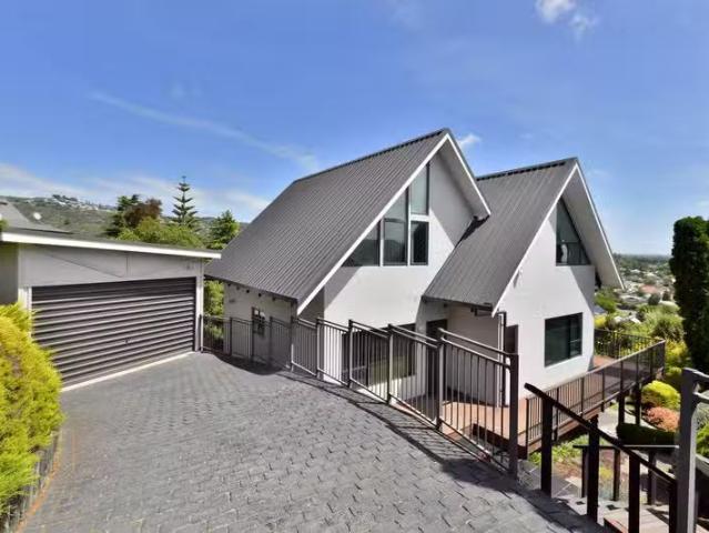 House for sale in Chaslands, Canterbury