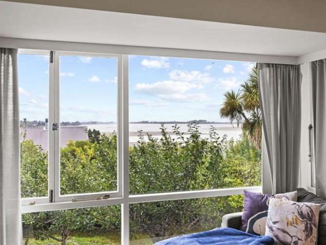 Apartment for sale in Chaslands, Canterbury