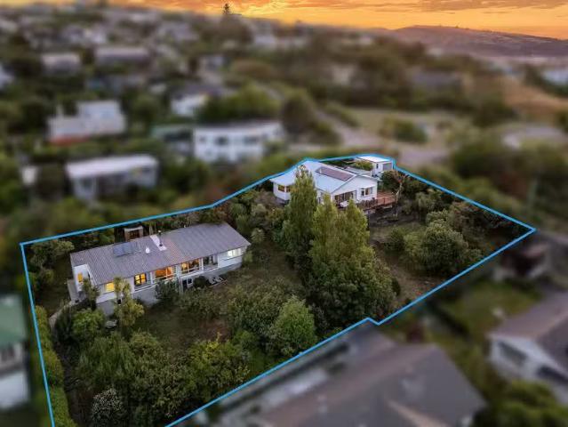 House for sale in Chaslands, Canterbury