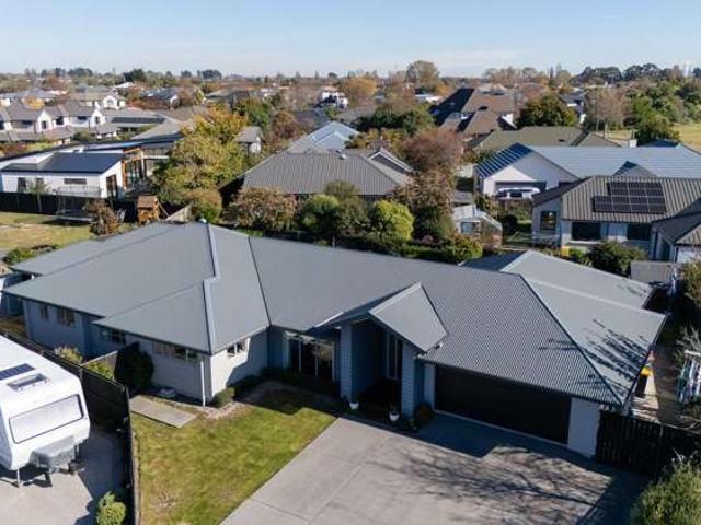 House for sale in Chaslands, Canterbury