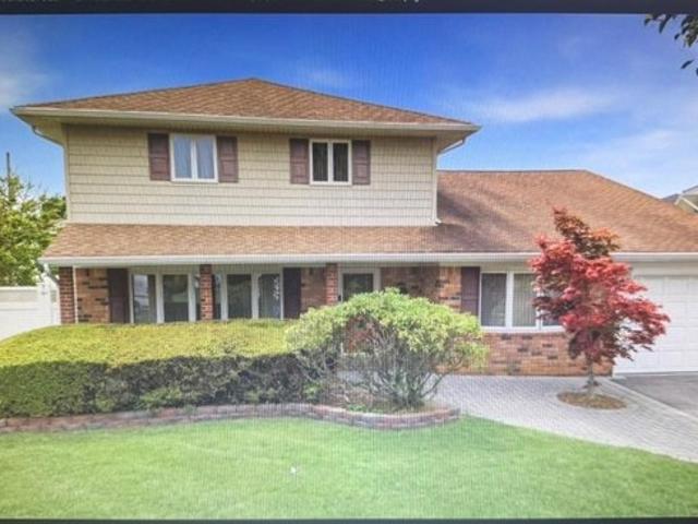 House for sale in Smithtown, New York