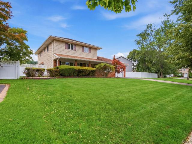 House for sale in Smithtown, New York