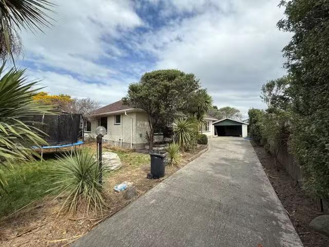 House for sale in Chaslands, Canterbury