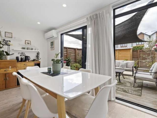 Townhouse for sale in Whangaparaoa, Oroua County