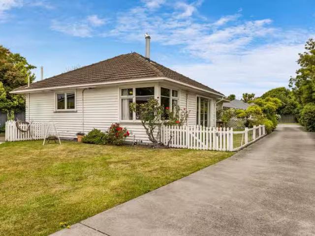 House for sale in Chaslands, Canterbury