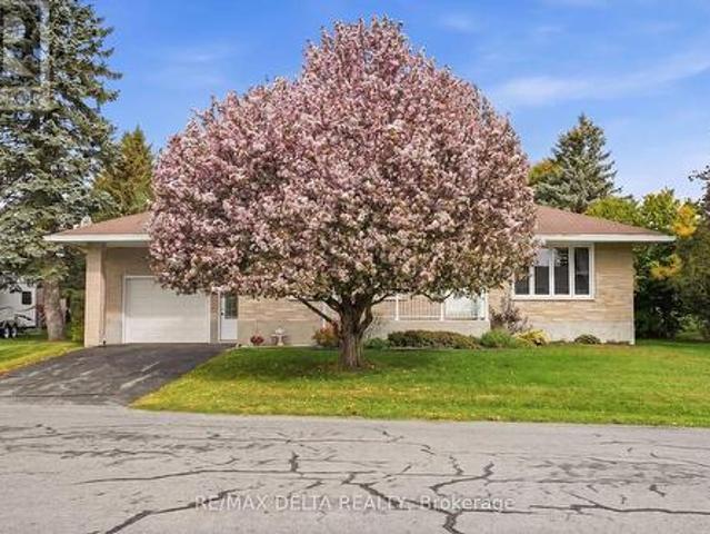 House for sale in Saint-Isidore, The Nation