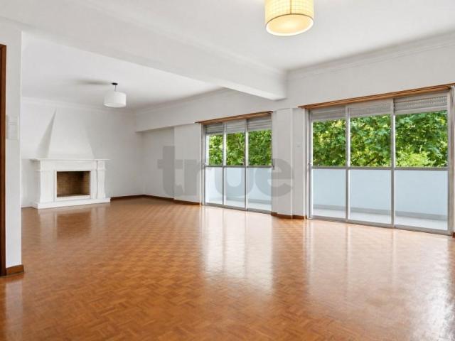 Apartamento alugar em Carriche, Lisboa