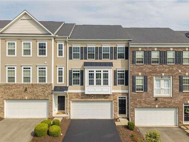 Townhouse for sale in Washington, Pennsylvania