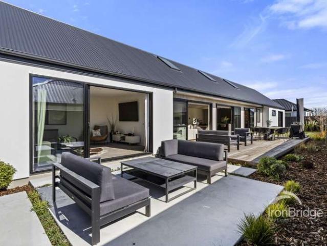House for sale in Chaslands, Canterbury