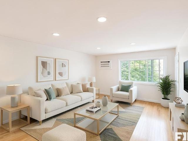 Detached House for rent in Arverne, New York