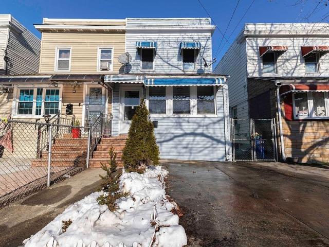 Detached House for sale in Queens, Arverne