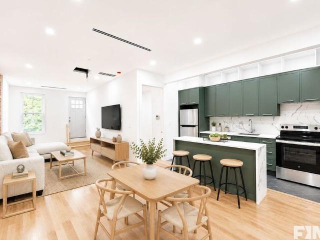 Townhouse for rent in Arverne, New York