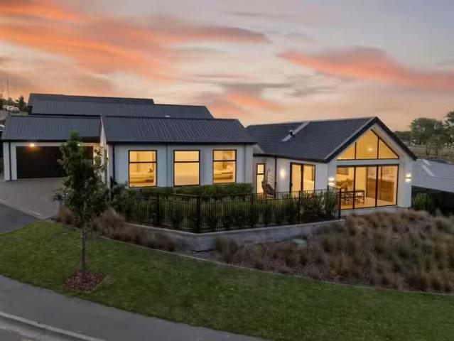 House for sale in Chaslands, Canterbury