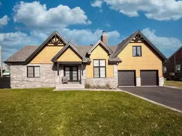 House for sale in Saint-jean-sur-richelieu