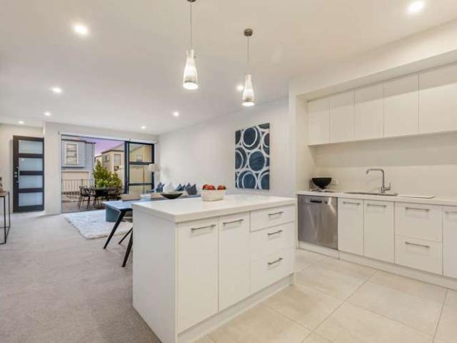 Apartment for sale in Whangaparaoa