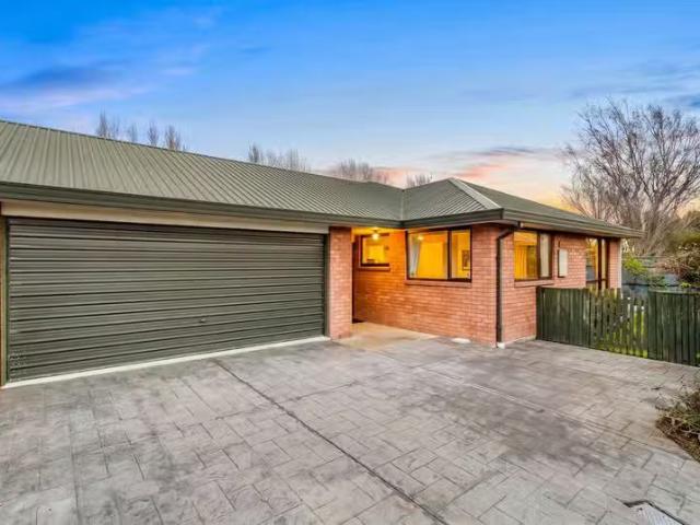 House for sale in Chaslands, Canterbury