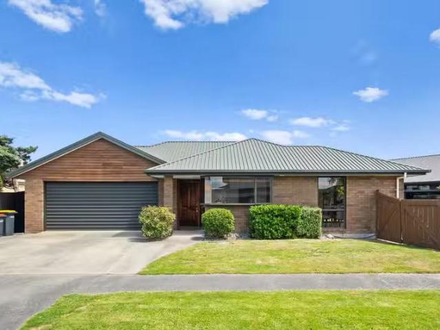 House for sale in Chaslands, Canterbury