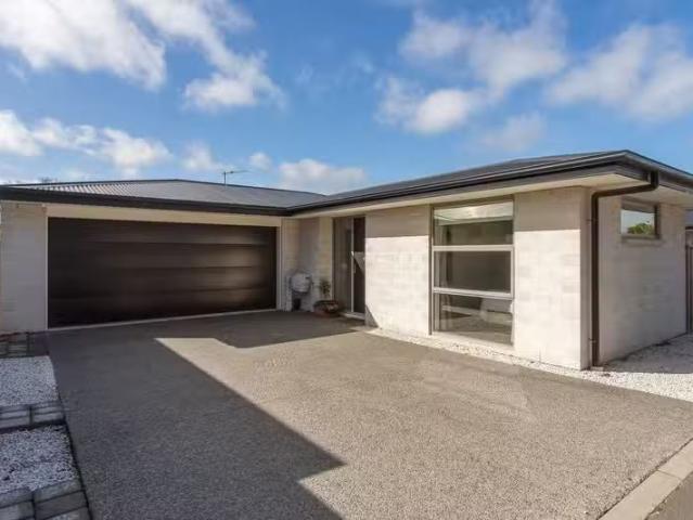House for sale in Chaslands, Canterbury
