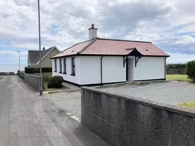 House for sale in Ballymartin