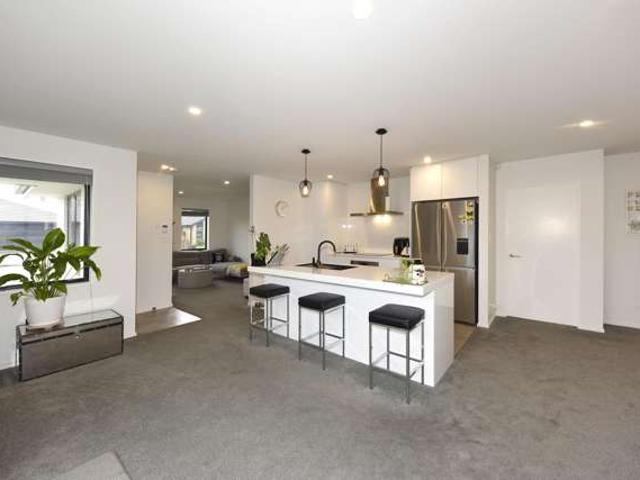 House for sale in Chaslands, Canterbury