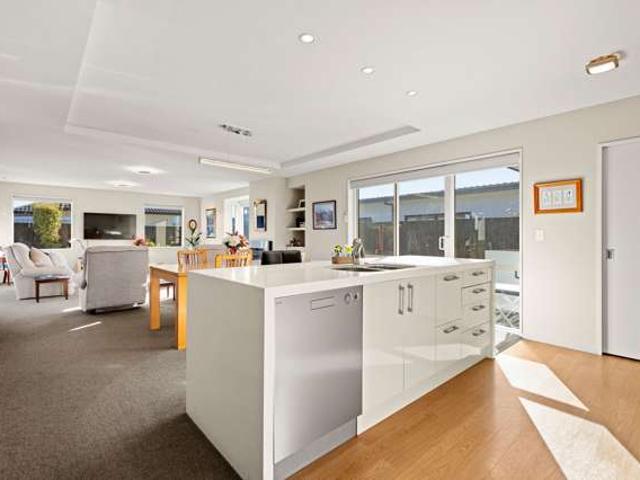 House for sale in Chaslands, Canterbury