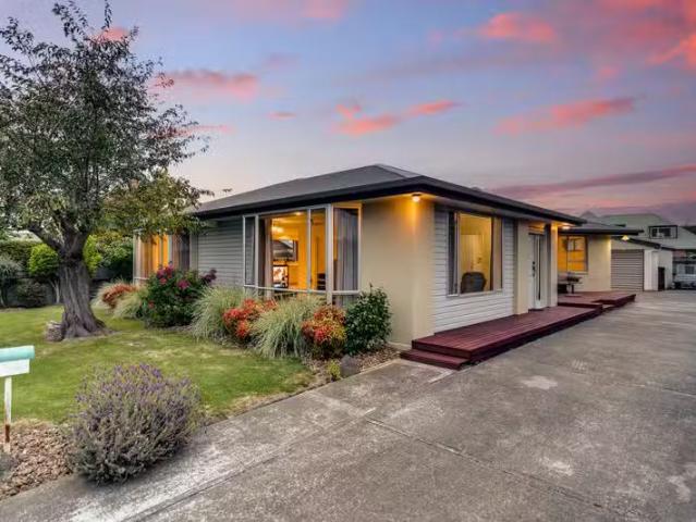 House for sale in Chaslands, Canterbury
