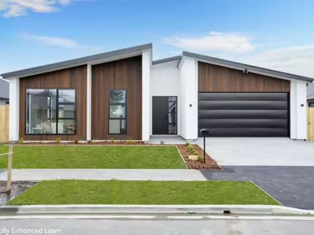 House for sale in Chaslands, Canterbury