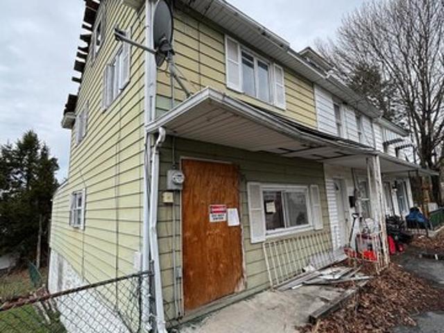 Townhouse for sale in Middleport, Pennsylvania