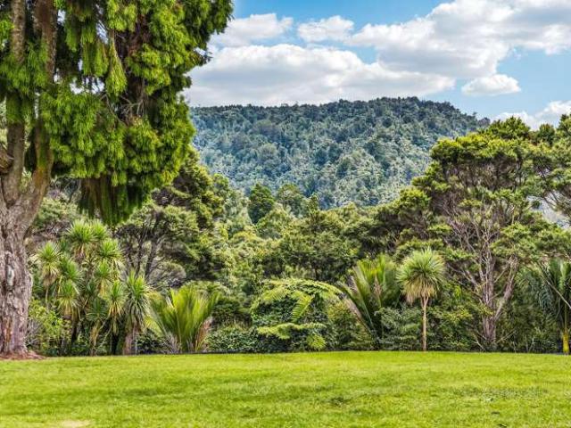 House for sale in Oratia