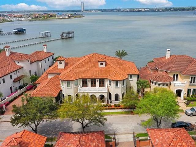 House for sale in Kemah, Galveston County