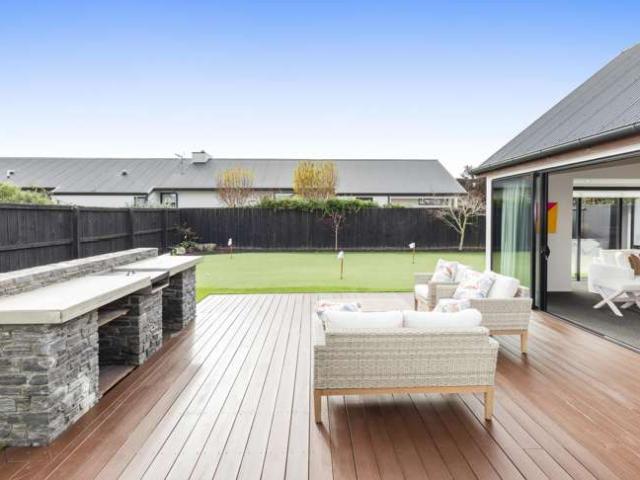House for sale in Chaslands, Canterbury