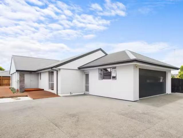House for sale in Chaslands, Canterbury