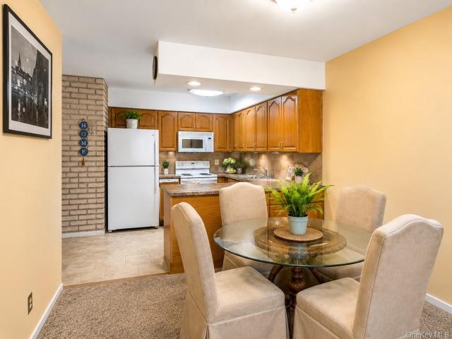 Condo for sale in Babylon, New York
