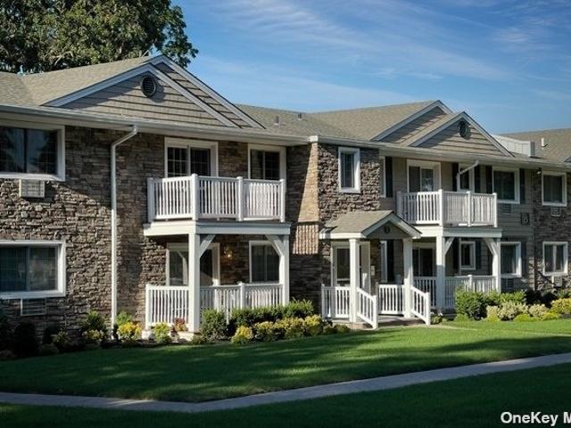 Condo for rent in Lake Grove